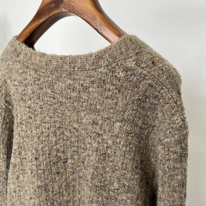 羅意威2026秋冬新款V領針織毛衣開衫外套呀！ V領設計超級顯瘦，能夠拉長頸部線