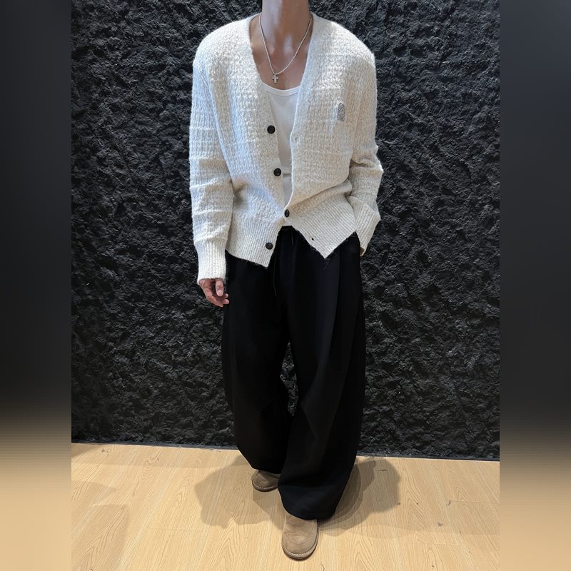 羅意威2026秋冬新款V領針織毛衣開衫外套呀！ V領設計超級顯瘦，能夠拉長頸部線