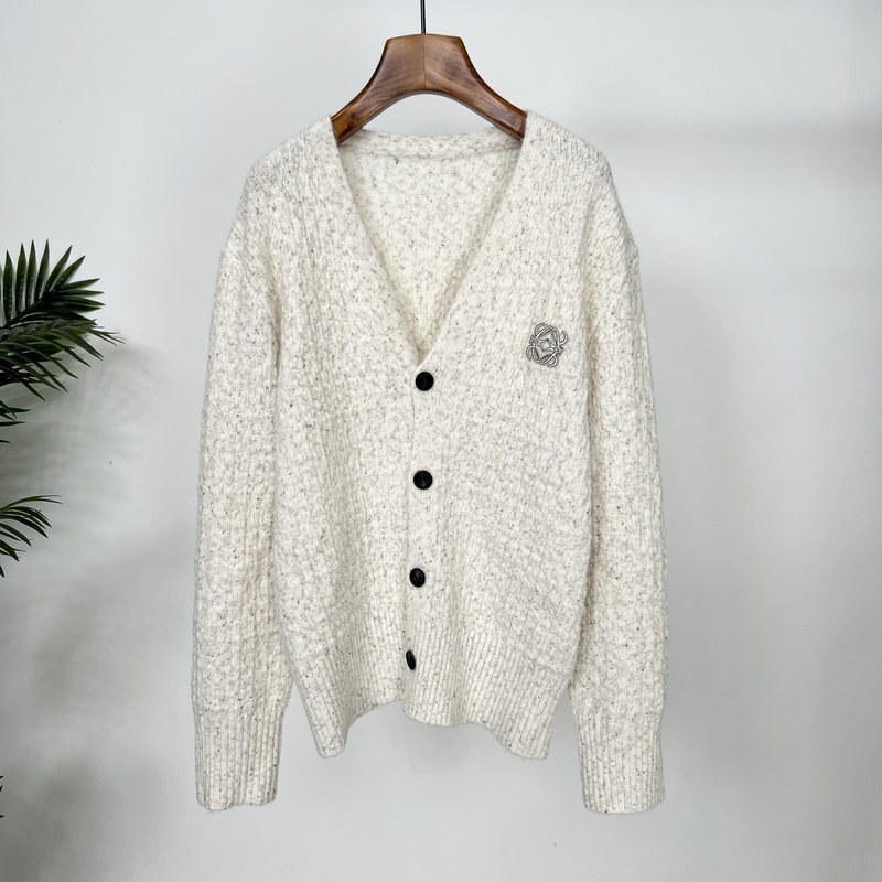 羅意威2026秋冬新款V領針織毛衣開衫外套呀！ V領設計超級顯瘦，能夠拉長頸部線