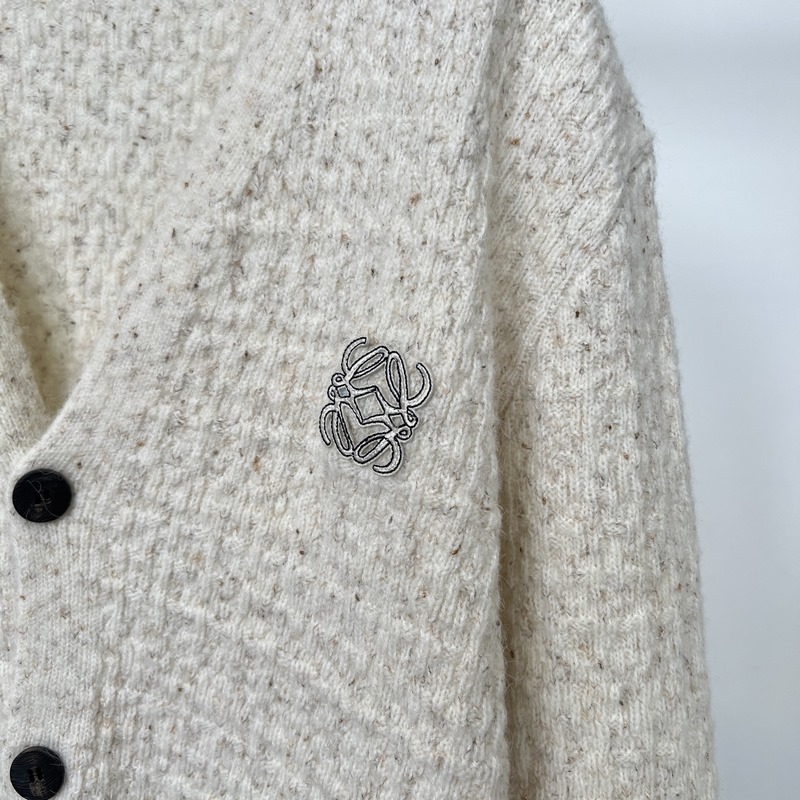 羅意威2026秋冬新款V領針織毛衣開衫外套呀！ V領設計超級顯瘦，能夠拉長頸部線