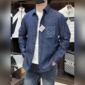 Loewe 25新款Evie襯衫兼具休閑與精緻， 羅意威采用獨(dú)特的牛仔棉面料制作