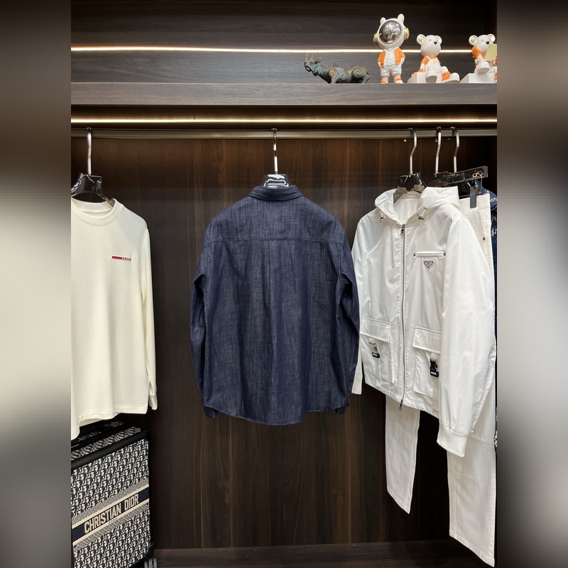 Loewe 25新款Evie襯衫兼具休閑與精緻， 羅意威采用獨特的牛仔棉面料制作