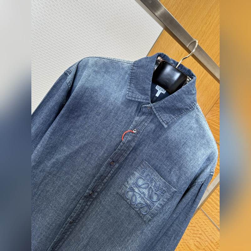 LOEWE羅意威水洗單排扣翻領長袖襯衫 ------- 面料采用定制優棉青年布貴