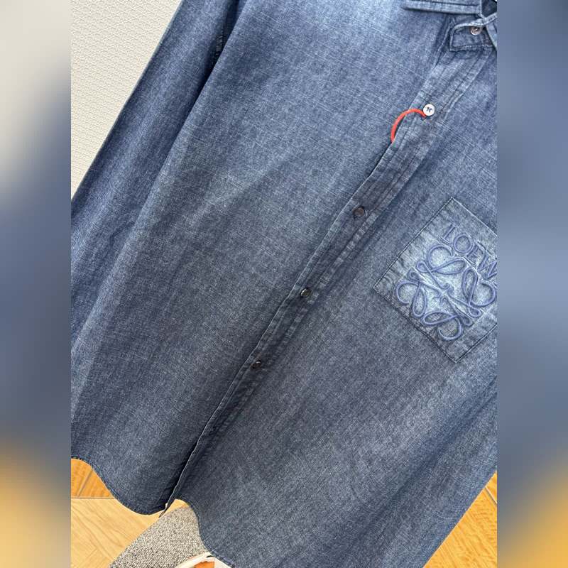 LOEWE羅意威水洗單排扣翻領長袖襯衫 ------- 面料采用定制優棉青年布貴