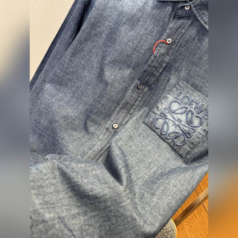 LOEWE羅意威水洗單排扣翻領長袖襯衫 ------- 面料采用定制優棉青年布貴