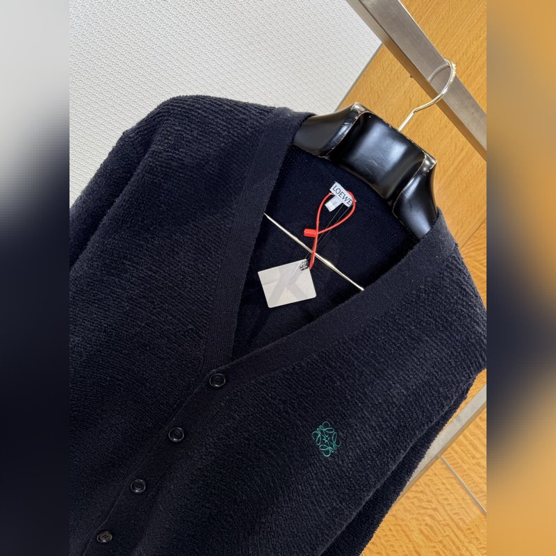 LOEWE羅意威刺繡長袖開衫毛衣 ------- 采用定織上乘羊毛面料，觸感細膩