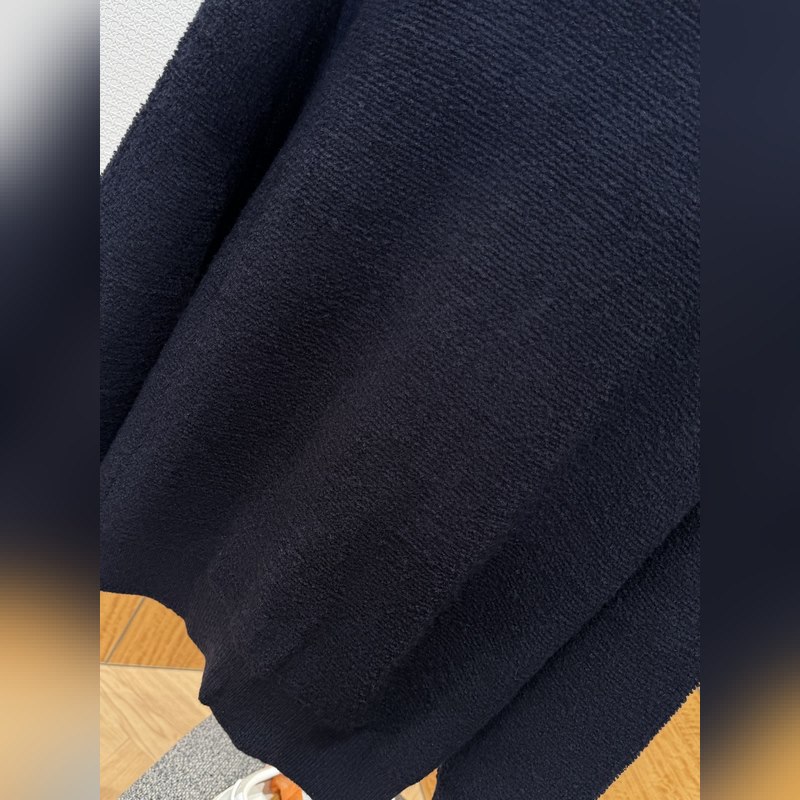 LOEWE羅意威刺繡長袖開衫毛衣 ------- 采用定織上乘羊毛面料，觸感細膩