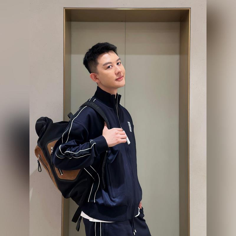 衣服LOEWE 26ss科技平紋針織運動服 正品12900購入 定染科技平紋面料