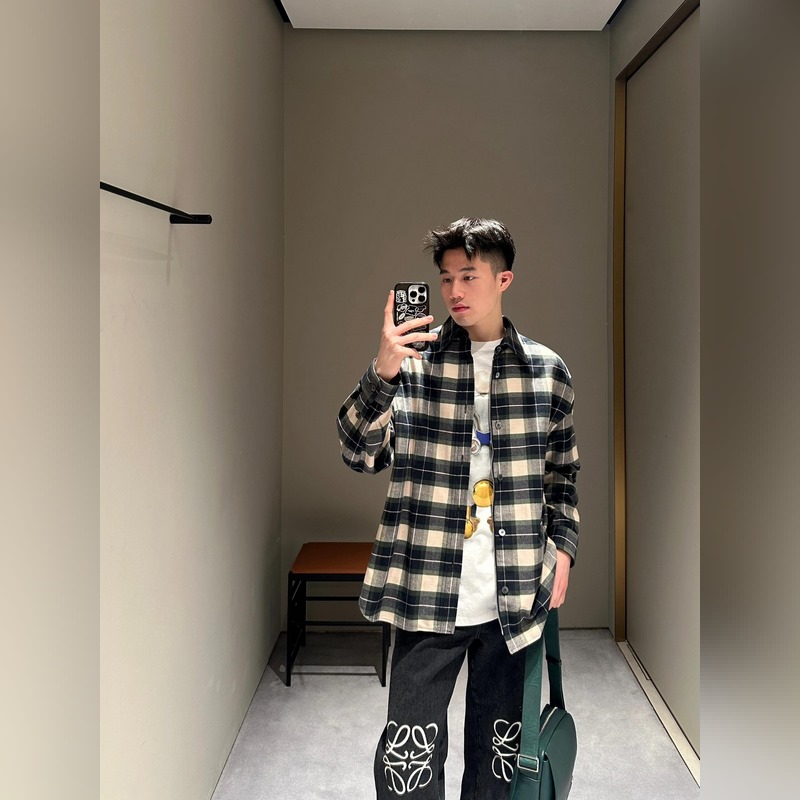 Loewe 格紋皮革拉鍊外套 定制經32道縮絨工藝的法蘭絨格子 (起訂量高達到3