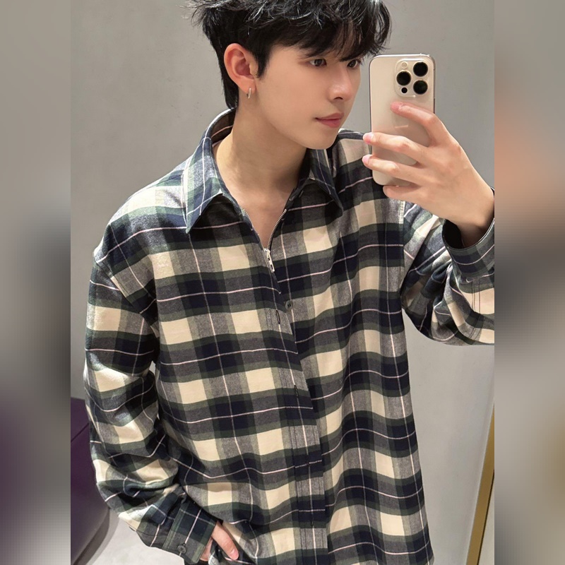 Loewe 格紋皮革拉鍊外套 定制經32道縮絨工藝的法蘭絨格子 (起訂量高達到3