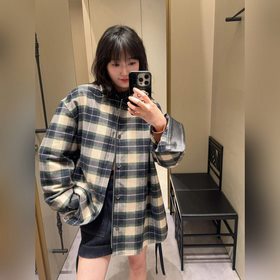 Loewe 格紋皮革拉鍊外套 定制經(jīng)32道縮絨工藝的法蘭絨格子 (起訂量高達(dá)到3