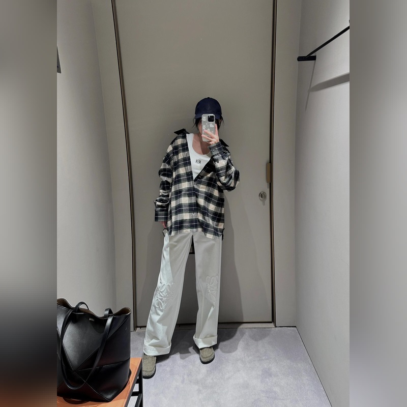 Loewe 格紋皮革拉鍊外套 定制經32道縮絨工藝的法蘭絨格子 (起訂量高達到3