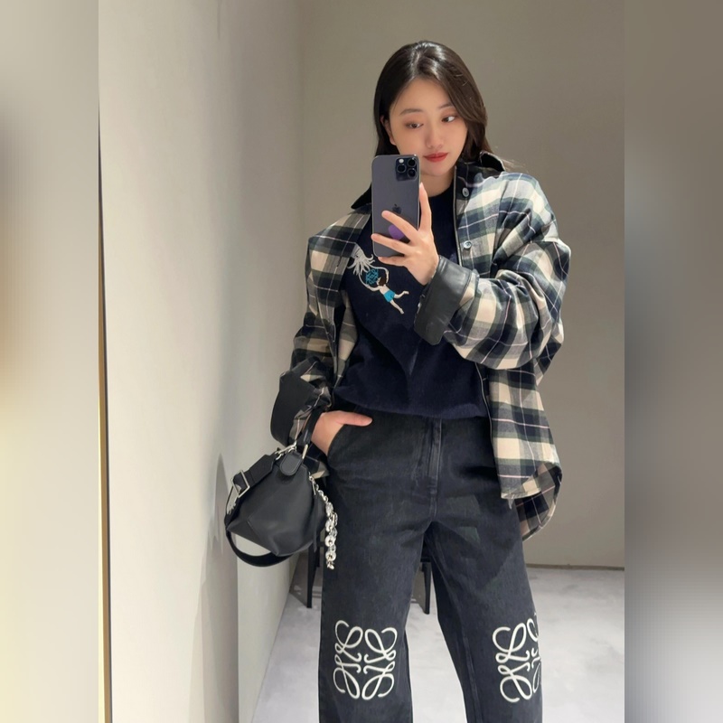 Loewe 格紋皮革拉鍊外套 定制經32道縮絨工藝的法蘭絨格子 (起訂量高達到3