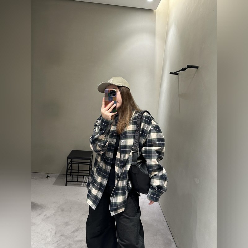 Loewe 格紋皮革拉鍊外套 定制經32道縮絨工藝的法蘭絨格子 (起訂量高達到3