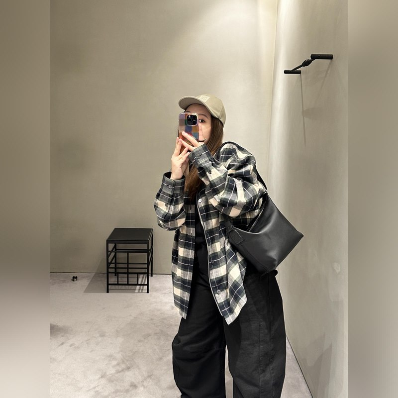 Loewe 格紋皮革拉鍊外套 定制經32道縮絨工藝的法蘭絨格子 (起訂量高達到3