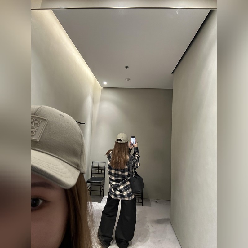 Loewe 格紋皮革拉鍊外套 定制經32道縮絨工藝的法蘭絨格子 (起訂量高達到3