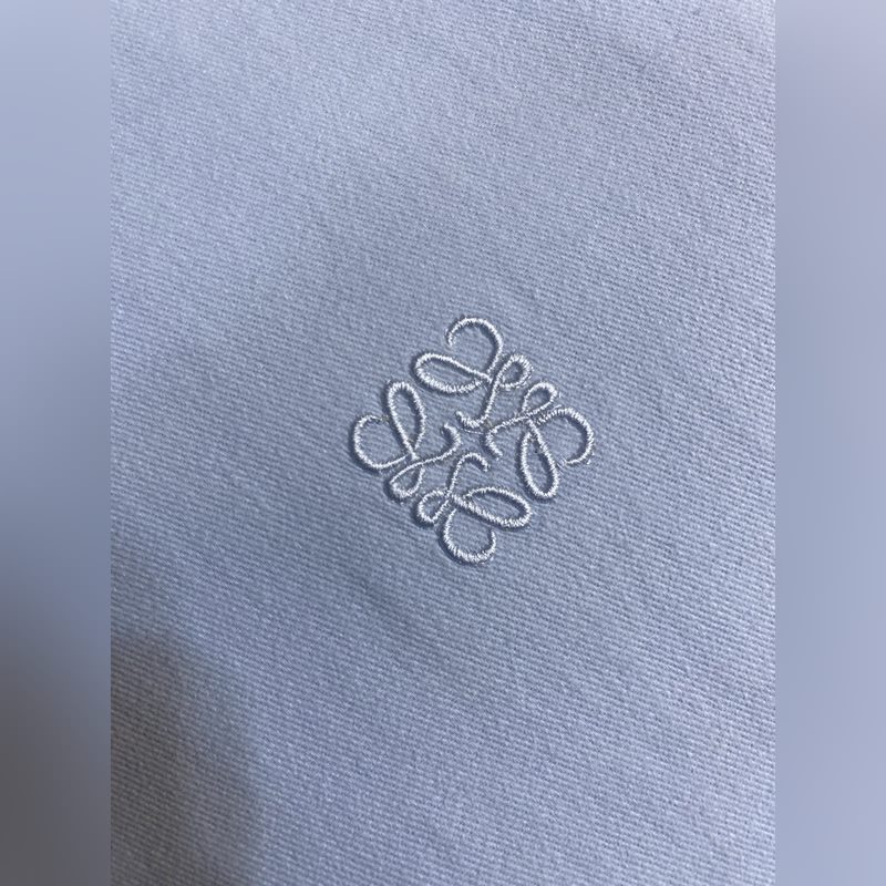 Loewe、羅意威棉質(zhì)連帽外套襯衫 面料選擇： 選用百分百棉纖維打造而成的28