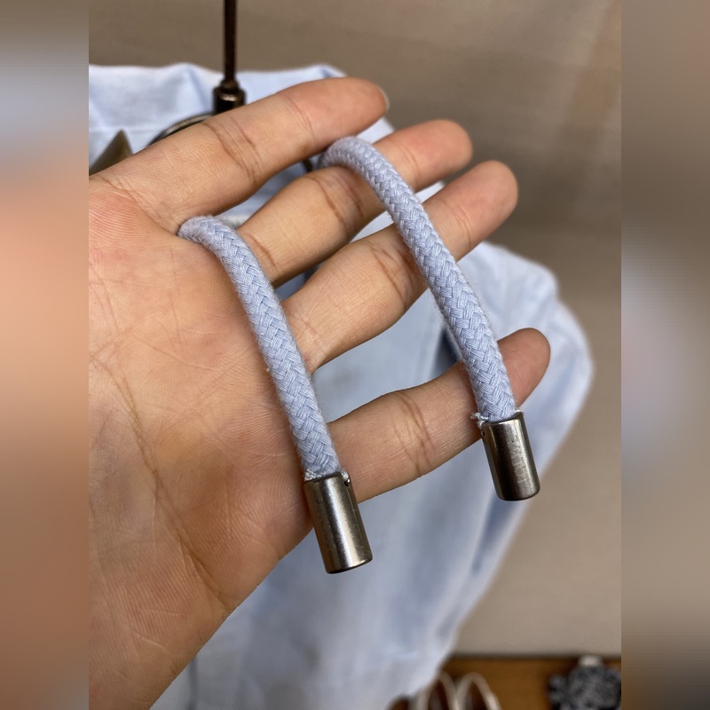 Loewe、羅意威棉質(zhì)連帽外套襯衫 面料選擇： 選用百分百棉纖維打造而成的28