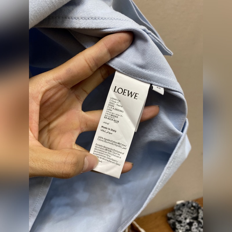 Loewe、羅意威棉質(zhì)連帽外套襯衫 面料選擇： 選用百分百棉纖維打造而成的28