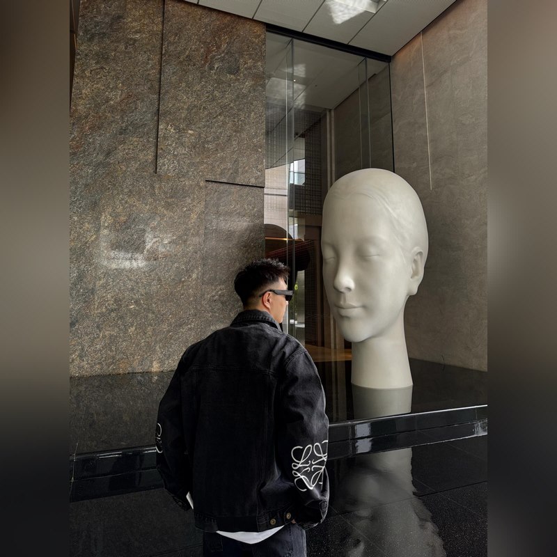 LOEWE 激光燒花圖皮標(biāo)牛仔外套 面料：采用7*7支 12盎純棉牛仔。洗水後克