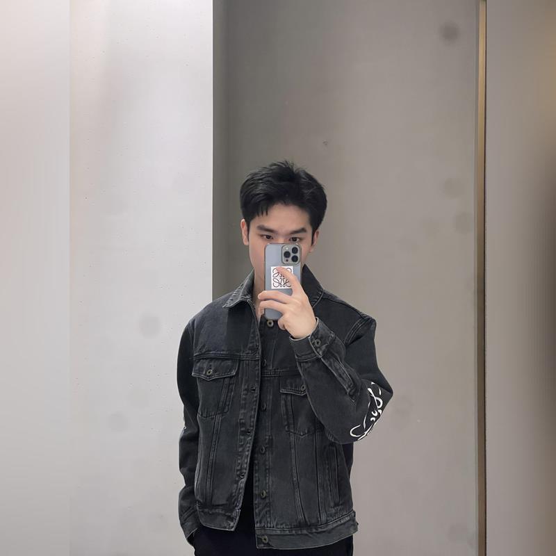 LOEWE 激光燒花圖皮標(biāo)牛仔外套 面料：采用7*7支 12盎純棉牛仔。洗水後克