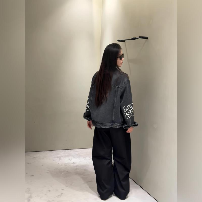 LOEWE 激光燒花圖皮標(biāo)牛仔外套 面料：采用7*7支 12盎純棉牛仔。洗水後克