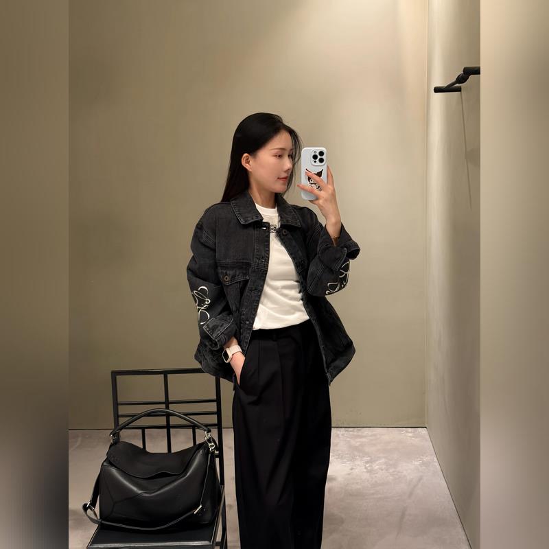 LOEWE 激光燒花圖皮標(biāo)牛仔外套 面料：采用7*7支 12盎純棉牛仔。洗水後克