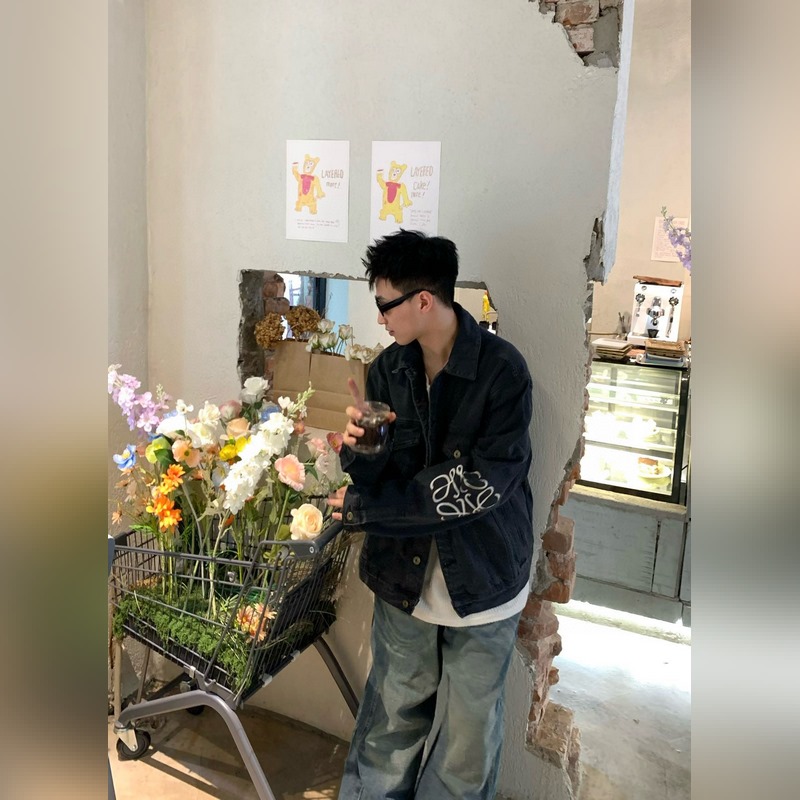 LOEWE 激光燒花圖皮標(biāo)牛仔外套 面料：采用7*7支 12盎純棉牛仔。洗水後克