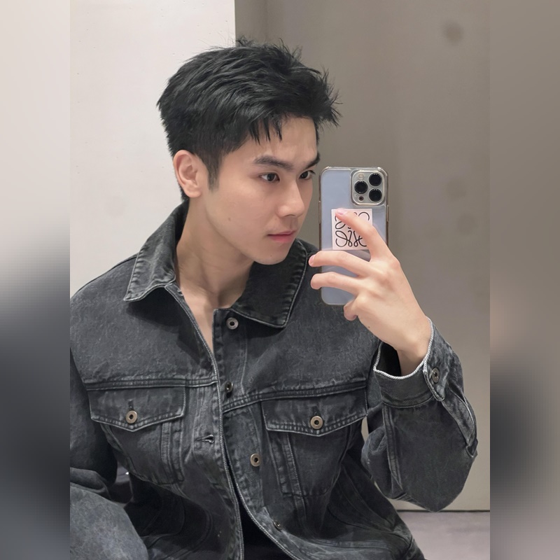 LOEWE 激光燒花圖皮標(biāo)牛仔外套 面料：采用7*7支 12盎純棉牛仔。洗水後克