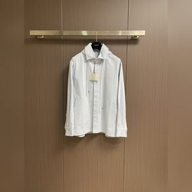 Loewe 棉質(zhì)連帽外套襯衫，選用百分百棉纖維打造而成的280-400TC高支斜