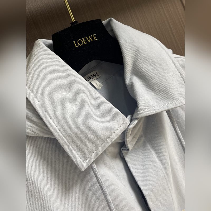 Loewe 棉質連帽外套襯衫，選用百分百棉纖維打造而成的280-400TC高支斜