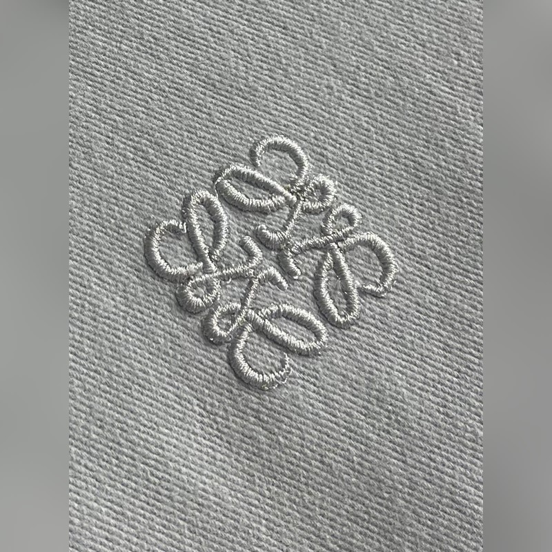 Loewe 棉質連帽外套襯衫，選用百分百棉纖維打造而成的280-400TC高支斜