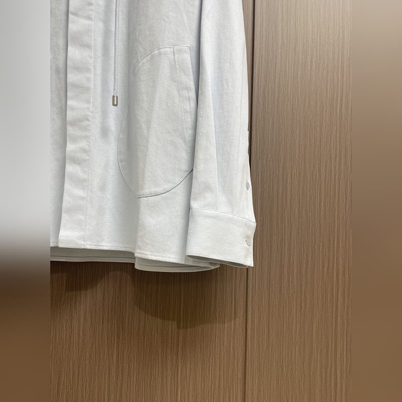 Loewe 棉質連帽外套襯衫，選用百分百棉纖維打造而成的280-400TC高支斜