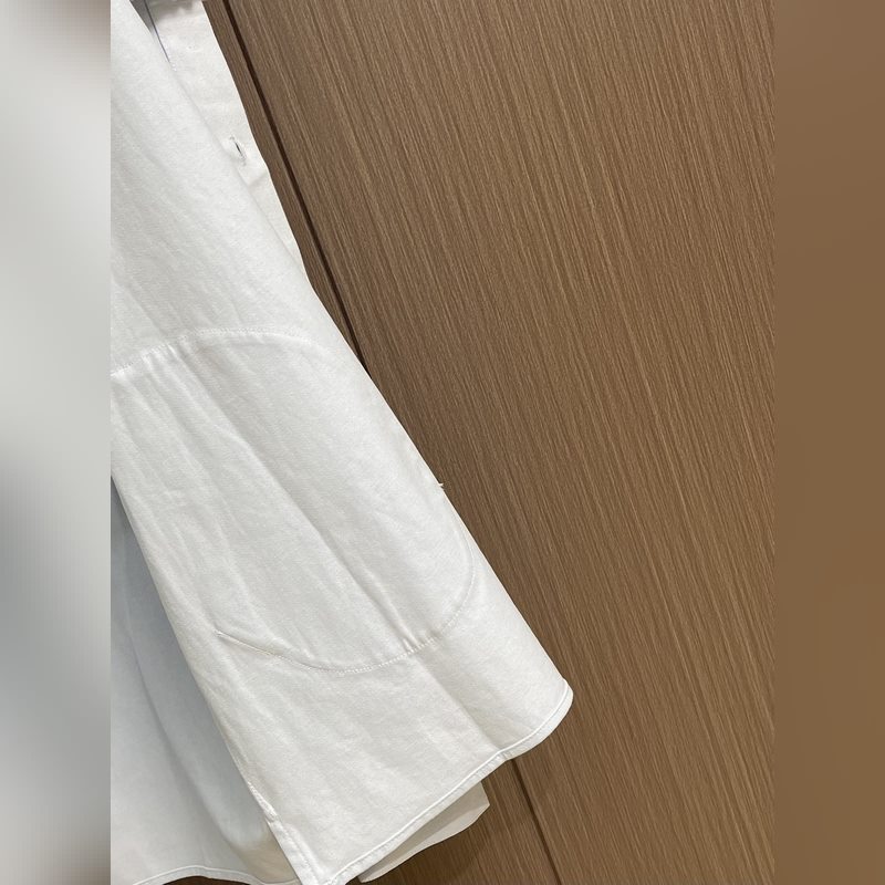 Loewe 棉質連帽外套襯衫，選用百分百棉纖維打造而成的280-400TC高支斜