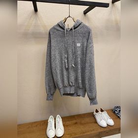 Loewe，刺繡小標(biāo)羊毛圈針織帽衫 面料：采用55美麗奴羊毛圈面料，搭配45%