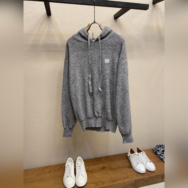 Loewe，刺繡小標羊毛圈針織帽衫 面料：采用55美麗奴羊毛圈面料，搭配45%