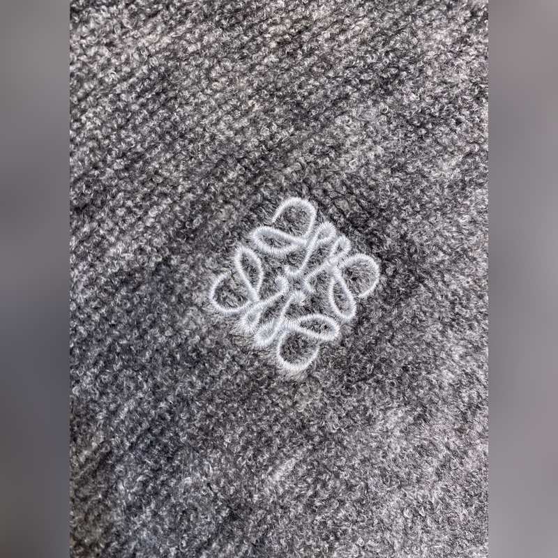 Loewe，刺繡小標羊毛圈針織帽衫 面料：采用55美麗奴羊毛圈面料，搭配45%