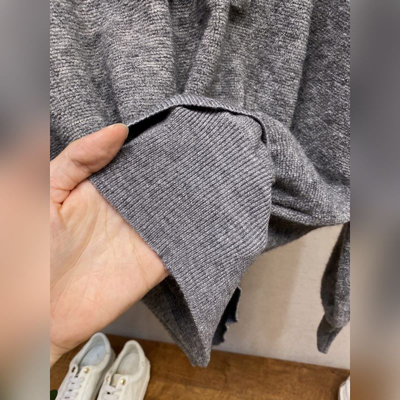 Loewe，刺繡小標羊毛圈針織帽衫 面料：采用55美麗奴羊毛圈面料，搭配45%