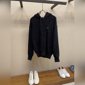 Loewe，刺繡小標(biāo)羊毛圈針織帽衫 面料：采用55美麗奴羊毛圈面料，搭配45%