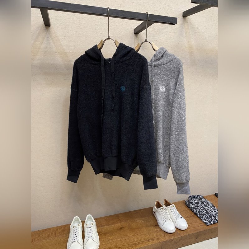 Loewe，刺繡小標羊毛圈針織帽衫 面料：采用55美麗奴羊毛圈面料，搭配45%