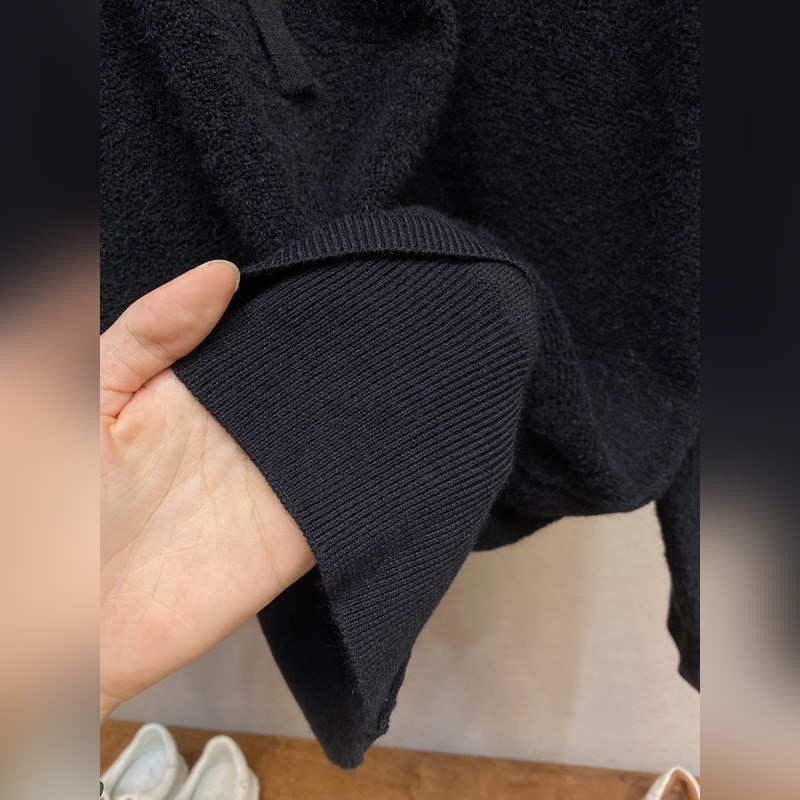 Loewe，刺繡小標羊毛圈針織帽衫 面料：采用55美麗奴羊毛圈面料，搭配45%