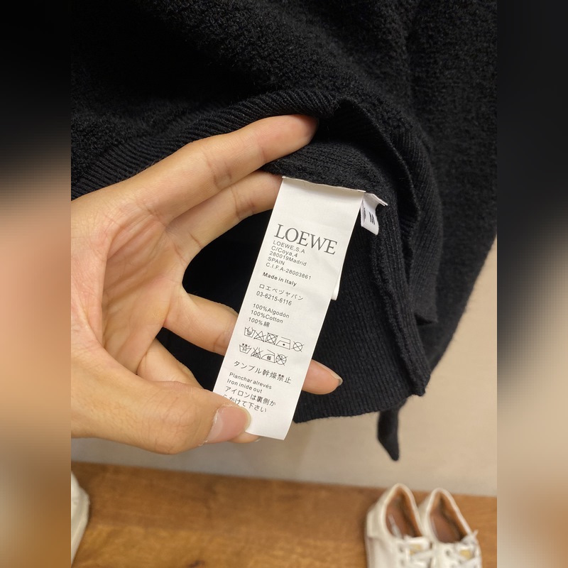 Loewe，刺繡小標羊毛圈針織帽衫 面料：采用55美麗奴羊毛圈面料，搭配45%