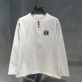 LOEWE 新款秋冬半拉鍊長(zhǎng)袖 采用純棉面料，手感細(xì)膩，搭配印花logo品牌標(biāo)識(shí)