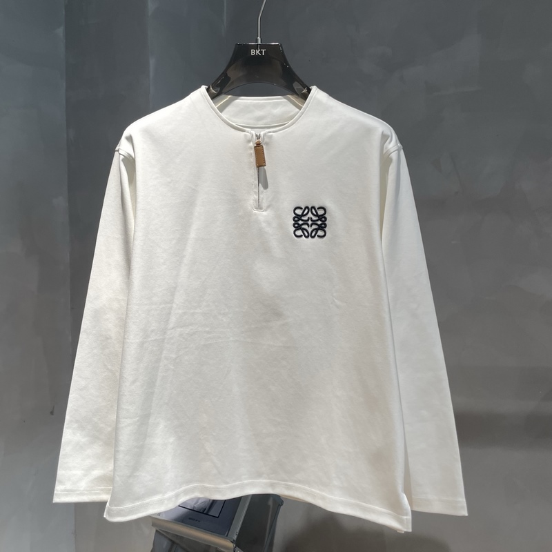 LOEWE 新款秋冬半拉鍊長袖 采用純棉面料，手感細(xì)膩，搭配印花logo品牌標(biāo)識