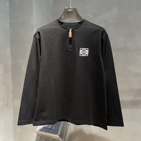 LOEWE 新款秋冬半拉鍊長(zhǎng)袖 采用純棉面料，手感細(xì)膩，搭配印花logo品牌標(biāo)識(shí)