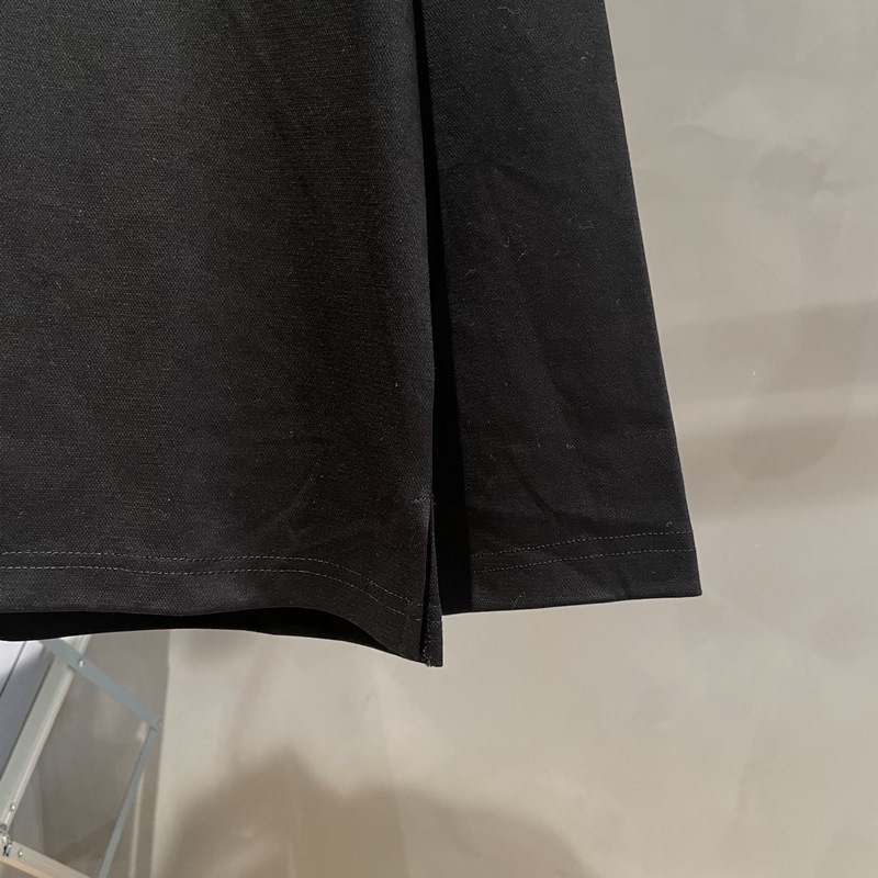 LOEWE 新款秋冬半拉鍊長(zhǎng)袖 采用純棉面料，手感細(xì)膩，搭配印花logo品牌標(biāo)識(shí)