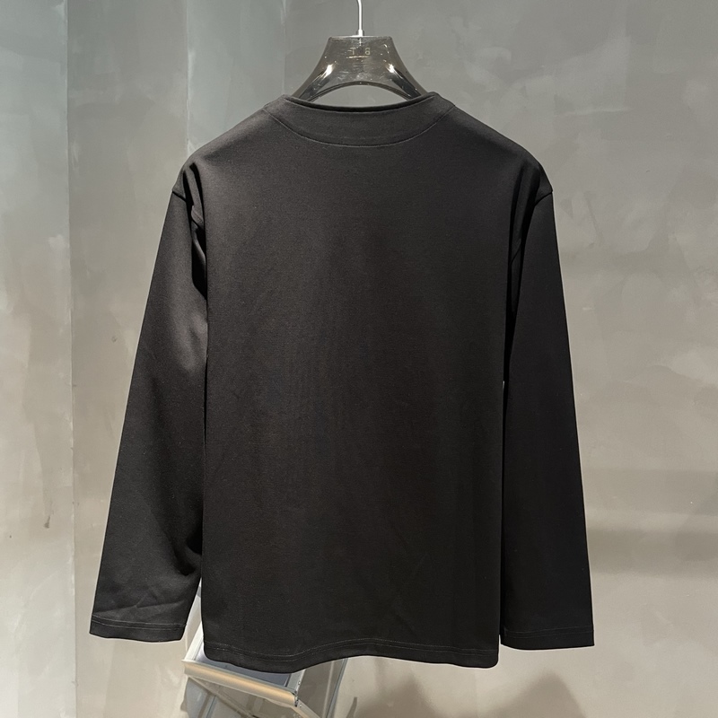 LOEWE 新款秋冬半拉鍊長(zhǎng)袖 采用純棉面料，手感細(xì)膩，搭配印花logo品牌標(biāo)識(shí)