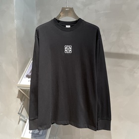 羅意威 。 LOEWE，早秋新款長(zhǎng)袖，面料采用頂級(jí)原版精梳棉面料，前印花log