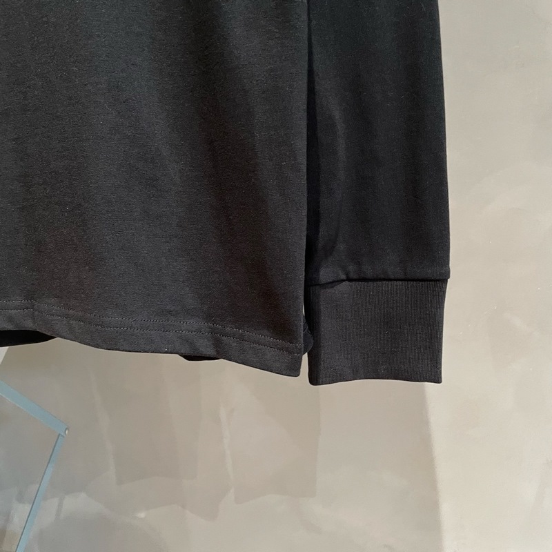 羅意威 。 LOEWE，早秋新款長(zhǎng)袖，面料采用頂級(jí)原版精梳棉面料，前印花log