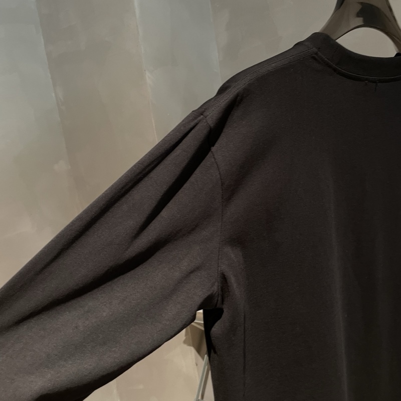 羅意威 。 LOEWE，早秋新款長(zhǎng)袖，面料采用頂級(jí)原版精梳棉面料，前印花log